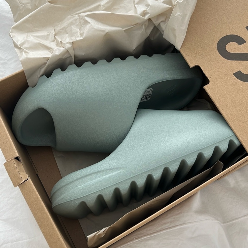 Brand New Yeezy Slides Salt